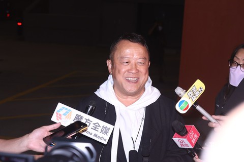 ‘Ông trùm TVB Tăng Chí Vỹ đè hôn người mẫu đáng tuổi cháu gây bức xúc - Ảnh 3. ‘Ông trùm TVB Tăng Chí Vỹ đè hôn người mẫu đáng tuổi cháu gây bức xúc - Ảnh 3.
