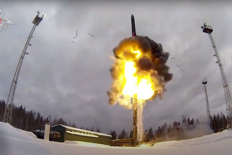 Phương Tây nhận định khả năng Nga dùng vũ khí hạt nhân ở Ukraine - Ảnh 1. Phương Tây nhận định khả năng Nga dùng vũ khí hạt nhân ở Ukraine - Ảnh 1.