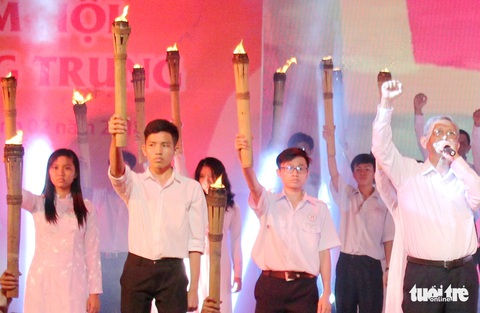 Tôi có sở thích chơi Facebook để lắng nghe bạn trẻ - Ảnh 1. Tôi có sở thích chơi Facebook để lắng nghe bạn trẻ - Ảnh 1.
