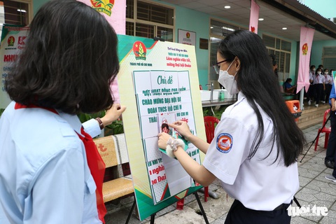 Học sinh TP.HCM hào hứng tham gia hoạt động chào mừng đại hội Đoàn - Ảnh 3. Học sinh TP.HCM hào hứng tham gia hoạt động chào mừng đại hội Đoàn - Ảnh 3.