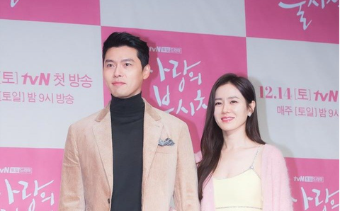 Son Ye-jin bí mật đến rạp xem phim của ông xã Hyun Bin đóng - Ảnh 2. Son Ye-jin bí mật đến rạp xem phim của ông xã Hyun Bin đóng - Ảnh 2.