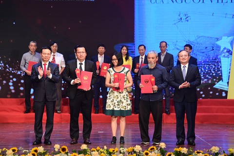 Giải thưởng sách quốc gia lần 5 tôn vinh cuốn sách khẳng định cương vực quốc gia - Ảnh 2. Giải thưởng sách quốc gia lần 5 tôn vinh cuốn sách khẳng định cương vực quốc gia - Ảnh 2.
