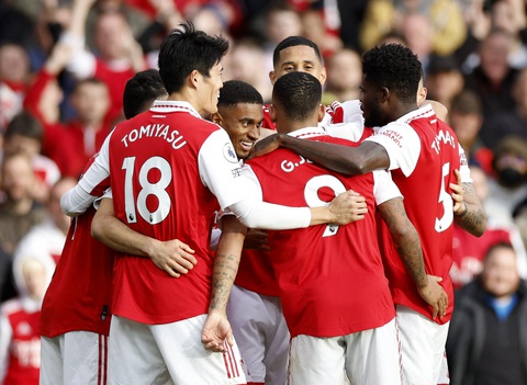 Hủy diệt Nottingham, Arsenal đòi lại ngôi đầu từ tay Man City - Ảnh 1. Hủy diệt Nottingham, Arsenal đòi lại ngôi đầu từ tay Man City - Ảnh 1.