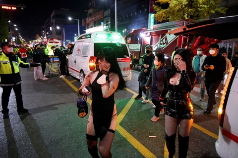 Thảm kịch giẫm đạp đêm lễ Halloween ở Hàn Quốc: 151 người chết, hơn 150 người bị thương - Ảnh 2. Thảm kịch giẫm đạp đêm lễ Halloween ở Hàn Quốc: 151 người chết, hơn 150 người bị thương - Ảnh 2.