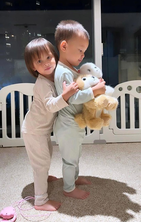 Ảnh vui sao Việt 30-10: Hai con nhà Hồ Ngọc Hà tình thương mến thương - Ảnh 1. Ảnh vui sao Việt 30-10: Hai con nhà Hồ Ngọc Hà tình thương mến thương - Ảnh 1.