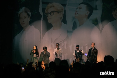 Da LAB bùng nổ với 15 ca khúc trong live show ra mắt MV mới - Ảnh 1. Da LAB bùng nổ với 15 ca khúc trong live show ra mắt MV mới - Ảnh 1.