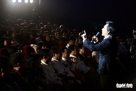 Hoài Linh diễn kịch; Minh Vương, Lệ Thủy hát vọng cổ gây quỹ giúp trẻ mồ côi - Ảnh 2. Hoài Linh diễn kịch; Minh Vương, Lệ Thủy hát vọng cổ gây quỹ giúp trẻ mồ côi - Ảnh 2.