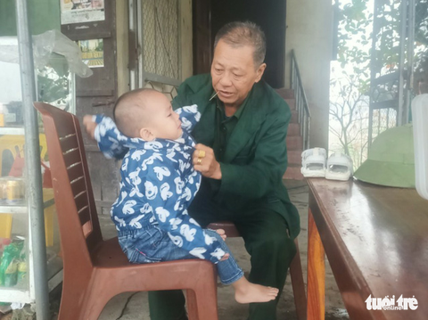 Hơi ấm người dưng - Kỳ 7: Ông gàn cưu mang người điên - Ảnh 1. Hơi ấm người dưng - Kỳ 7: Ông gàn cưu mang người điên - Ảnh 1.