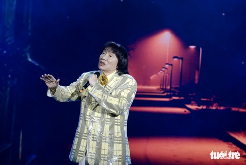 Hoài Linh diễn kịch; Minh Vương, Lệ Thủy hát vọng cổ gây quỹ giúp trẻ mồ côi - Ảnh 5. Hoài Linh diễn kịch; Minh Vương, Lệ Thủy hát vọng cổ gây quỹ giúp trẻ mồ côi - Ảnh 5.