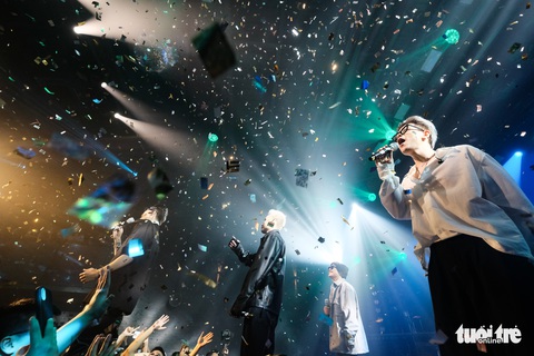 Da LAB bùng nổ với 15 ca khúc trong live show ra mắt MV mới - Ảnh 2. Da LAB bùng nổ với 15 ca khúc trong live show ra mắt MV mới - Ảnh 2.