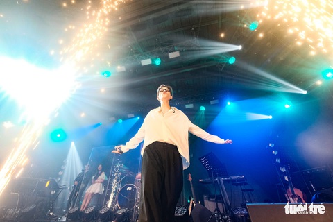 Da LAB bùng nổ với 15 ca khúc trong live show ra mắt MV mới - Ảnh 3. Da LAB bùng nổ với 15 ca khúc trong live show ra mắt MV mới - Ảnh 3.
