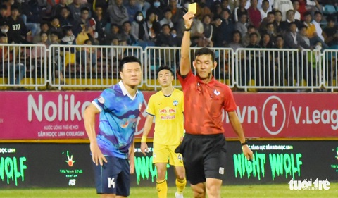 Giai đoạn cuối V-League 2022: Thêm những nghi ngờ sau mỗi vòng đấu! - Ảnh 1. Giai đoạn cuối V-League 2022: Thêm những nghi ngờ sau mỗi vòng đấu! - Ảnh 1.