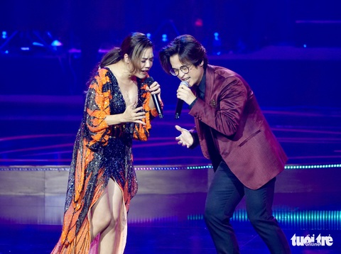 Thu Phương kỷ niệm 25 năm hát nhạc Việt Anh cùng 2.000 khán giả - Ảnh 7. Thu Phương kỷ niệm 25 năm hát nhạc Việt Anh cùng 2.000 khán giả - Ảnh 7.