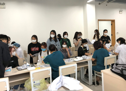 Đại học cũng lạm thu đủ kiểu, từ phí tuyển sinh, phí hồ sơ... cho tới vệ sinh, nước uống - Ảnh 1. Đại học cũng lạm thu đủ kiểu, từ phí tuyển sinh, phí hồ sơ... cho tới vệ sinh, nước uống - Ảnh 1.