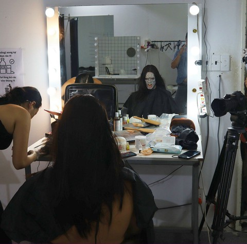 Nhiều người Việt chi tiền triệu chơi Halloween, dịch vụ ăn theo nở rộ - Ảnh 3. Nhiều người Việt chi tiền triệu chơi Halloween, dịch vụ ăn theo nở rộ - Ảnh 3.