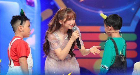 Chọn người đẹp Philippines làm Á hậu 5 gây tranh cãi, Hòa Minzy làm MC Nhanh như chớp nhí - Ảnh 3. Chọn người đẹp Philippines làm Á hậu 5 gây tranh cãi, Hòa Minzy làm MC Nhanh như chớp nhí - Ảnh 3.