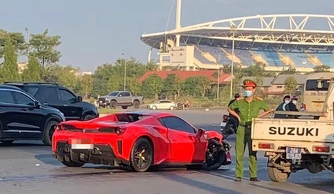 Siêu xe Ferrari đụng chết người đi xe máy trên phố Hà Nội - Ảnh 1. Siêu xe Ferrari đụng chết người đi xe máy trên phố Hà Nội - Ảnh 1.