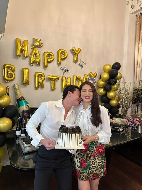 Anh Dũng nũng nịu bên bạn gái Trương Ngọc Ánh trong tiệc sinh nhật - Ảnh 2. Anh Dũng nũng nịu bên bạn gái Trương Ngọc Ánh trong tiệc sinh nhật - Ảnh 2.