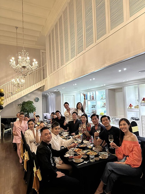 Anh Dũng nũng nịu bên bạn gái Trương Ngọc Ánh trong tiệc sinh nhật - Ảnh 8. Anh Dũng nũng nịu bên bạn gái Trương Ngọc Ánh trong tiệc sinh nhật - Ảnh 8.