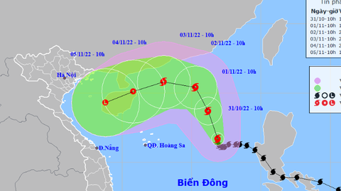 Bão số 7 di chuyển lên phía bắc - Ảnh 1. Bão số 7 di chuyển lên phía bắc - Ảnh 1.