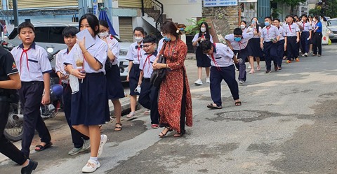 Sở Giáo dục và Đào tạo TP.HCM hướng dẫn việc lùi giờ vào học của học sinh các cấp - Ảnh 1. Sở Giáo dục và Đào tạo TP.HCM hướng dẫn việc lùi giờ vào học của học sinh các cấp - Ảnh 1.