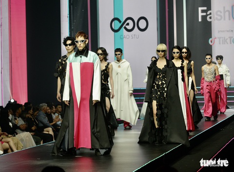 Hot TikToker Zicky Lee, Mikeleiii chiến thắng FashUP 2022 lĩnh vực người mẫu và phối đồ thời trang - Ảnh 11. Hot TikToker Zicky Lee, Mikeleiii chiến thắng FashUP 2022 lĩnh vực người mẫu và phối đồ thời trang - Ảnh 11.