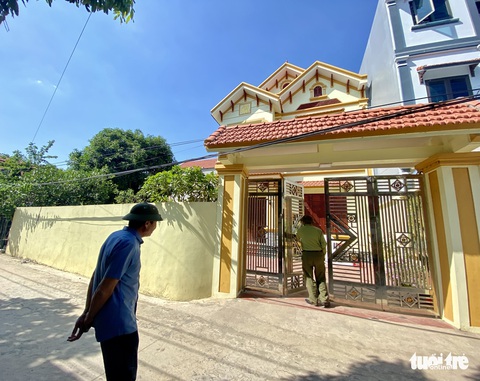 Ba người con gái mang xăng đốt nhà mẹ đẻ: Xin chia đất, mất tình thân - Ảnh 1. Ba người con gái mang xăng đốt nhà mẹ đẻ: Xin chia đất, mất tình thân - Ảnh 1.