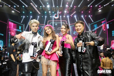 Hot TikToker Zicky Lee, Mikeleiii chiến thắng FashUP 2022 lĩnh vực người mẫu và phối đồ thời trang - Ảnh 13. Hot TikToker Zicky Lee, Mikeleiii chiến thắng FashUP 2022 lĩnh vực người mẫu và phối đồ thời trang - Ảnh 13.