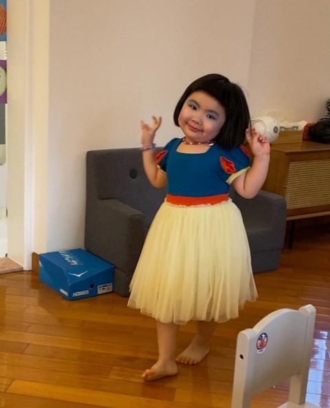 Bé gái 4 tuổi cosplay Halloween khiến netizen xứ Trung dậy sóng - Ảnh 3. Bé gái 4 tuổi cosplay Halloween khiến netizen xứ Trung dậy sóng - Ảnh 3.