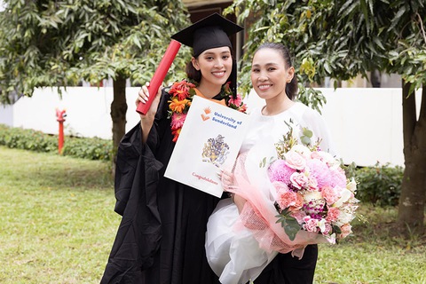Ảnh vui sao Việt 31-10: Hoài Lâm được khen đáng yêu khi trở lại đi hát - Ảnh 2. Ảnh vui sao Việt 31-10: Hoài Lâm được khen đáng yêu khi trở lại đi hát - Ảnh 2.