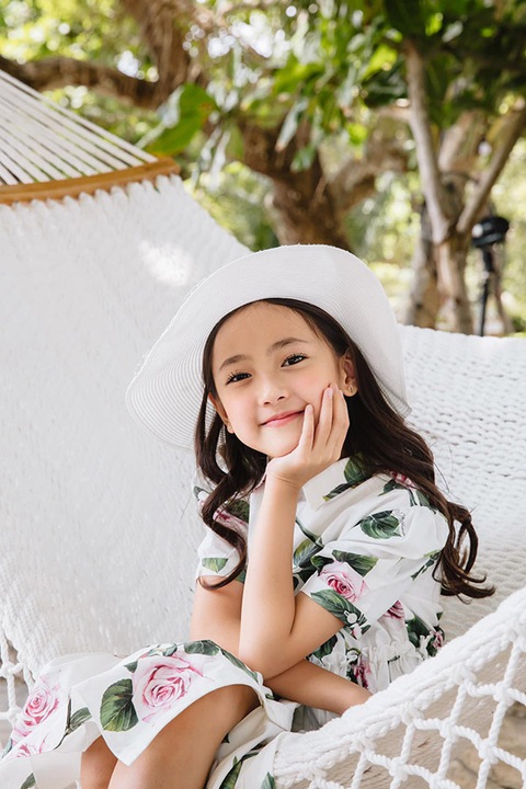 Con gái 7 tuổi xinh như thiên thần của Hà Kiều Anh - Ảnh 1. Con gái 7 tuổi xinh như thiên thần của Hà Kiều Anh - Ảnh 1.