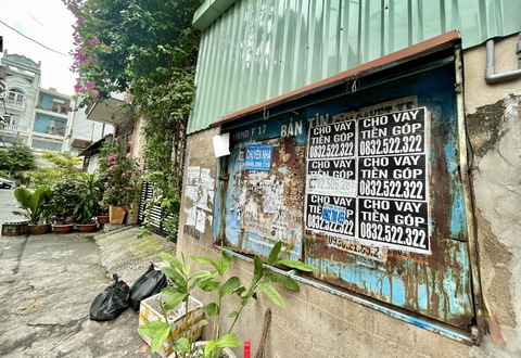 ‘Dán bậy’ khắp nơi: Đâu để hoành hành hoài vậy được? - Ảnh 7. ‘Dán bậy’ khắp nơi: Đâu để hoành hành hoài vậy được? - Ảnh 7.