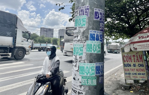 ‘Dán bậy’ khắp nơi: Đâu để hoành hành hoài vậy được? - Ảnh 2. ‘Dán bậy’ khắp nơi: Đâu để hoành hành hoài vậy được? - Ảnh 2.