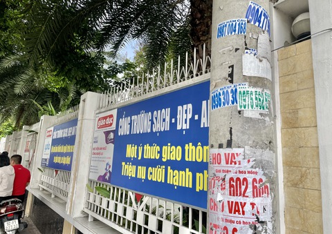 ‘Dán bậy’ khắp nơi: Đâu để hoành hành hoài vậy được? - Ảnh 8. ‘Dán bậy’ khắp nơi: Đâu để hoành hành hoài vậy được? - Ảnh 8.
