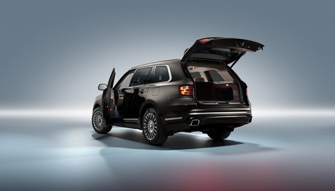 Hãng xe quốc dân Nga ra mắt SUV cạnh tranh Rolls-Royce Cullinan, giá đắt gấp rưỡi - Ảnh 6. Hãng xe quốc dân Nga ra mắt SUV cạnh tranh Rolls-Royce Cullinan, giá đắt gấp rưỡi - Ảnh 6.