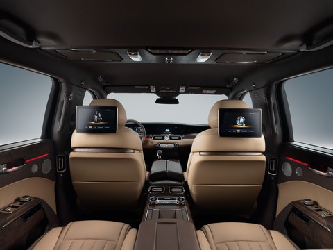 Hãng xe quốc dân Nga ra mắt SUV cạnh tranh Rolls-Royce Cullinan, giá đắt gấp rưỡi - Ảnh 11. Hãng xe quốc dân Nga ra mắt SUV cạnh tranh Rolls-Royce Cullinan, giá đắt gấp rưỡi - Ảnh 11.