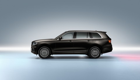 Hãng xe quốc dân Nga ra mắt SUV cạnh tranh Rolls-Royce Cullinan, giá đắt gấp rưỡi - Ảnh 2. Hãng xe quốc dân Nga ra mắt SUV cạnh tranh Rolls-Royce Cullinan, giá đắt gấp rưỡi - Ảnh 2.