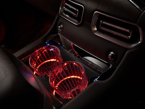 Hãng xe quốc dân Nga ra mắt SUV cạnh tranh Rolls-Royce Cullinan, giá đắt gấp rưỡi - Ảnh 13. Hãng xe quốc dân Nga ra mắt SUV cạnh tranh Rolls-Royce Cullinan, giá đắt gấp rưỡi - Ảnh 13.