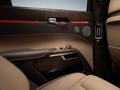 Hãng xe quốc dân Nga ra mắt SUV cạnh tranh Rolls-Royce Cullinan, giá đắt gấp rưỡi - Ảnh 15. Hãng xe quốc dân Nga ra mắt SUV cạnh tranh Rolls-Royce Cullinan, giá đắt gấp rưỡi - Ảnh 15.