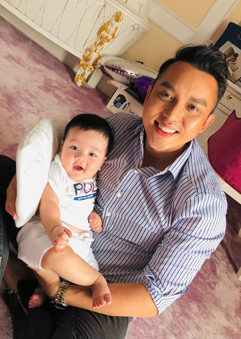 Tan chảy với loạt khoảnh khắc đáng yêu của con trai Đàm Vĩnh Hưng - Ảnh 6. Tan chảy với loạt khoảnh khắc đáng yêu của con trai Đàm Vĩnh Hưng - Ảnh 6.