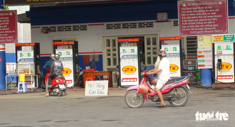 Tái diễn tình trạng treo bảng hết xăng, bán xăng nhỏ giọt tại An Giang - Ảnh 2. Tái diễn tình trạng treo bảng hết xăng, bán xăng nhỏ giọt tại An Giang - Ảnh 2.