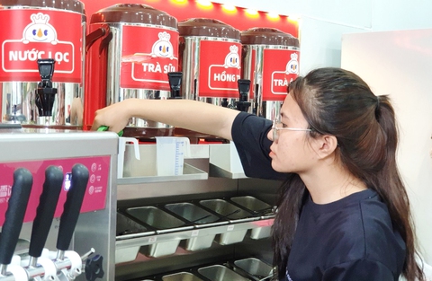 Hành trình không gục ngã của nữ sinh xứ đảo - Ảnh 1. Hành trình không gục ngã của nữ sinh xứ đảo - Ảnh 1.