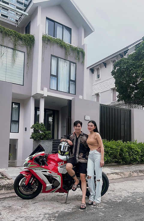 Ảnh vui sao Việt 4-10: Con gái quấn quýt Cường Đôla - Ảnh 8. Ảnh vui sao Việt 4-10: Con gái quấn quýt Cường Đôla - Ảnh 8.