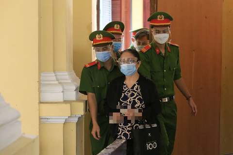 Vụ bà Bạch Diệp: Tạm dừng phiên tòa đến 6-10 vì chủ tọa bị bệnh - Ảnh 1. Vụ bà Bạch Diệp: Tạm dừng phiên tòa đến 6-10 vì chủ tọa bị bệnh - Ảnh 1.