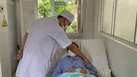 Can thiệp cầm máu cho bệnh nhân sốt xuất huyết biến chứng hiếm gặp - Ảnh 1. Can thiệp cầm máu cho bệnh nhân sốt xuất huyết biến chứng hiếm gặp - Ảnh 1.