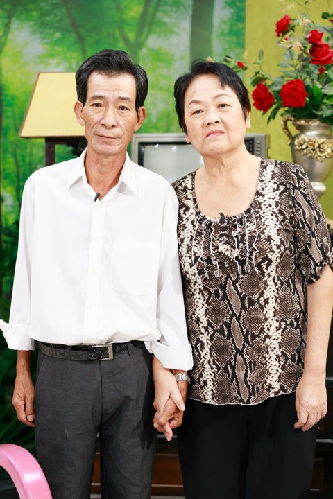 MC Quyền Linh giúp cặp đôi Tình trăm năm tìm được người thân sau 42 năm thất lạc - Ảnh 1. MC Quyền Linh giúp cặp đôi Tình trăm năm tìm được người thân sau 42 năm thất lạc - Ảnh 1.