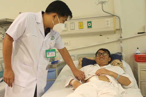 Chuyện về người bác sĩ ba ngày chạy thận cho bệnh nhân, ba ngày chạy thận cho mình - Ảnh 1. Chuyện về người bác sĩ ba ngày chạy thận cho bệnh nhân, ba ngày chạy thận cho mình - Ảnh 1.