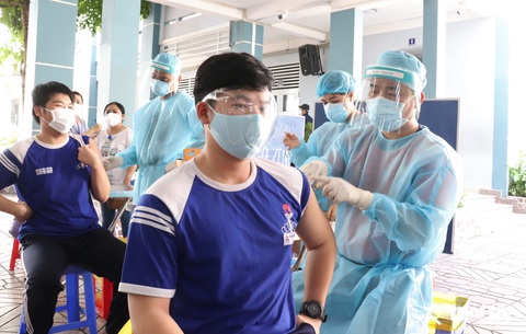 Vụ tìm 579 nhân viên y tế không cho con tiêm vắc xin: Là công việc nội bộ? - Ảnh 1. Vụ tìm 579 nhân viên y tế không cho con tiêm vắc xin: Là công việc nội bộ? - Ảnh 1.