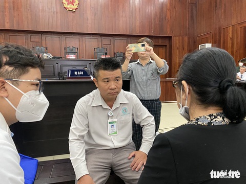 Bác sĩ tới khám tâm thần tại tòa, khẳng định bà Dương Thị Bạch Diệp đủ sức khỏe - Ảnh 1. Bác sĩ tới khám tâm thần tại tòa, khẳng định bà Dương Thị Bạch Diệp đủ sức khỏe - Ảnh 1.