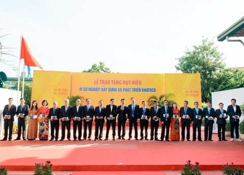 Khatoco 39 năm chinh phục niềm tin của khách hàng - Ảnh 4. Khatoco 39 năm chinh phục niềm tin của khách hàng - Ảnh 4.